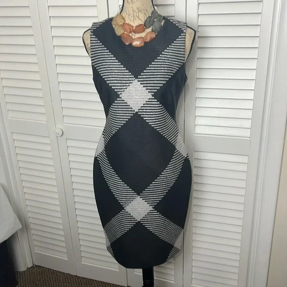 Tommy Hilfiger Sheath dress Scuba like material - Picture 1 of 7